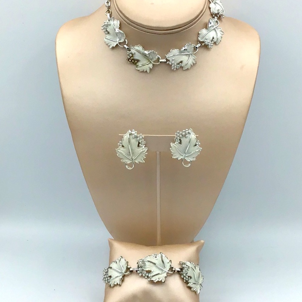 Vintage Sarah Coventry Grapevine Parure set